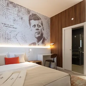 3* Hotel The Icons